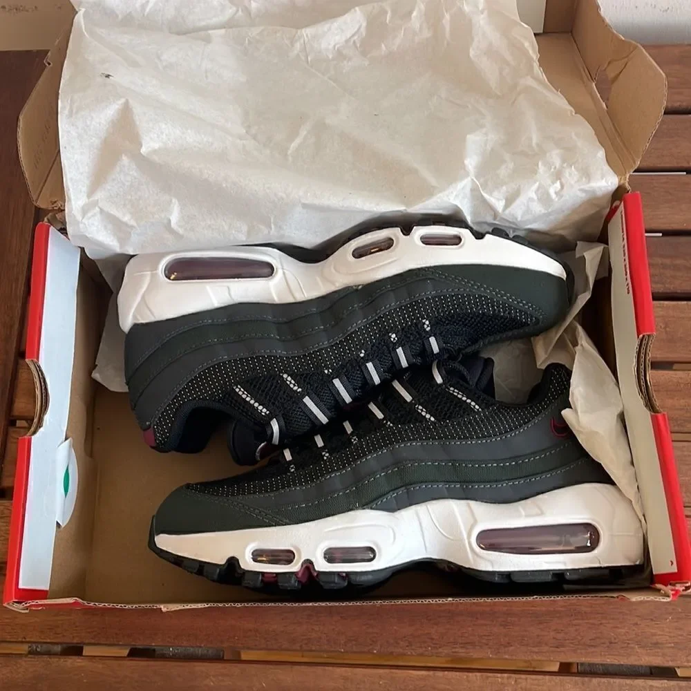 Nike Air Max 95 Essential Anthracite Team Red Men6/Women 7.5(DQ3982-001)MSRP$175